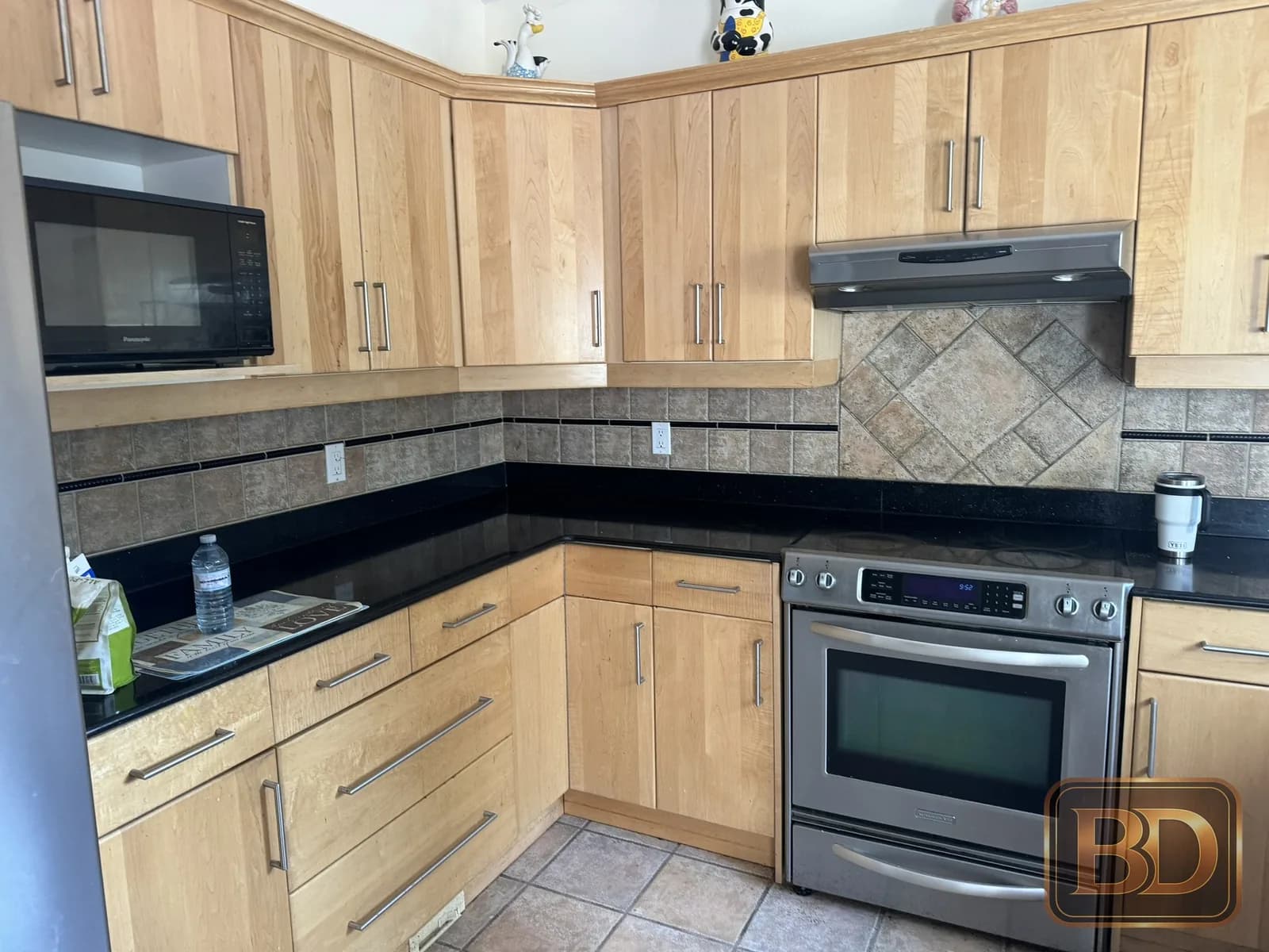 Kitchen before a tile update
